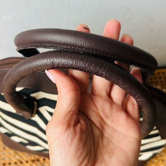 Noonday Collection Stylish Black and White Handbag - Picture 3 of 9